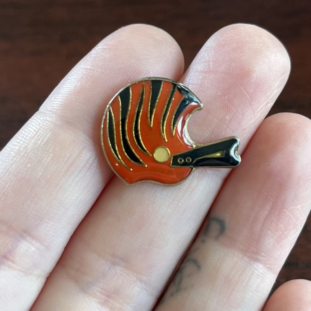 Vintage Cincinnati Bengals Tiger Stripes Helmet NFL Football Lapel Hat Pin